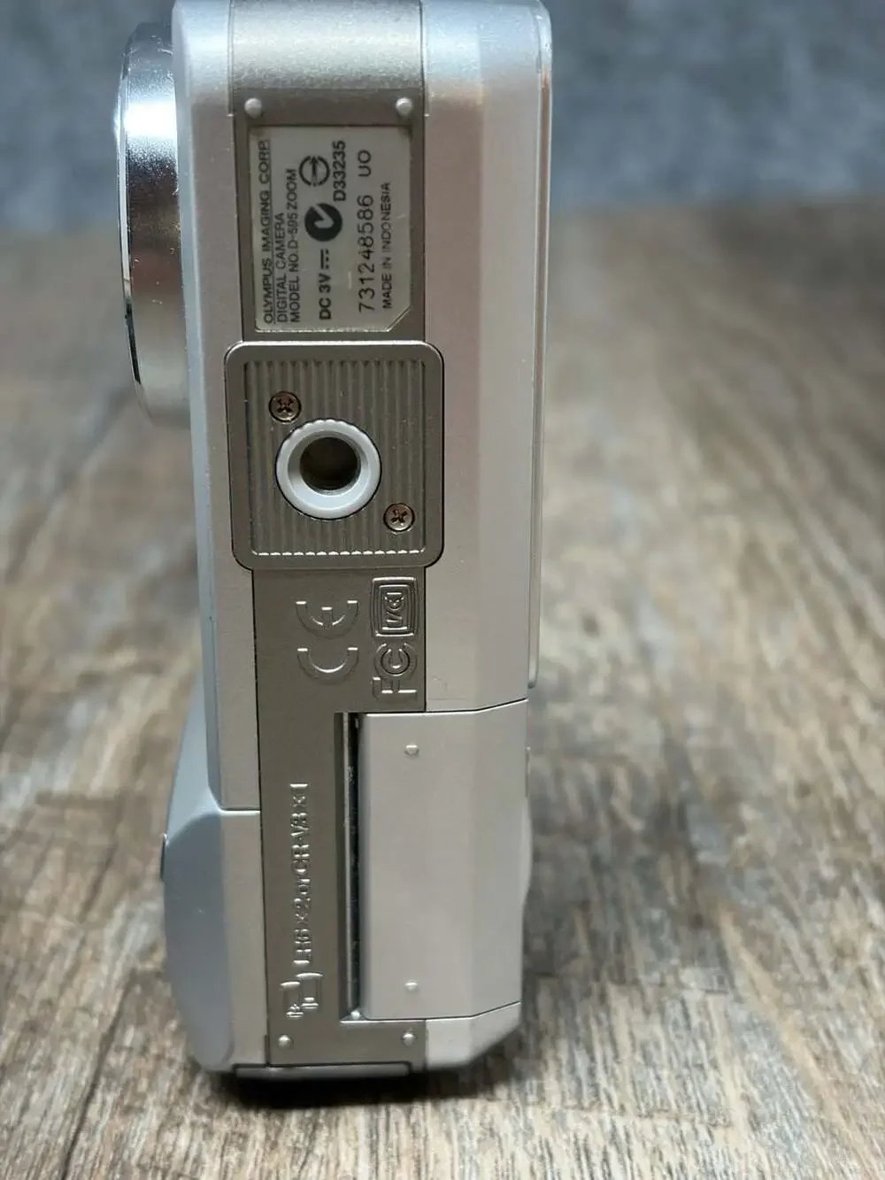 Olympus Camedia D-595 Zoom Digital Camera 5.0 MP 3X Optical Zoom - Tested